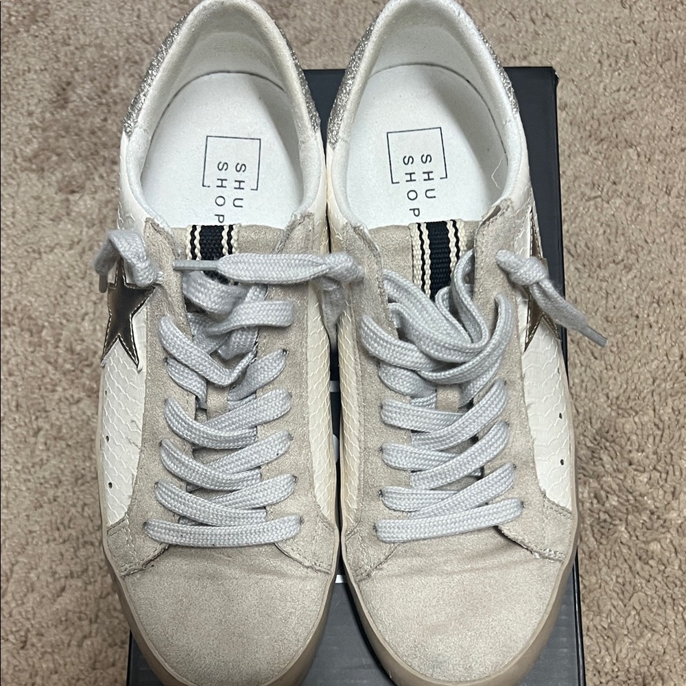 ShuShop Women’s White & Silver Star Lace-Up Sneakers